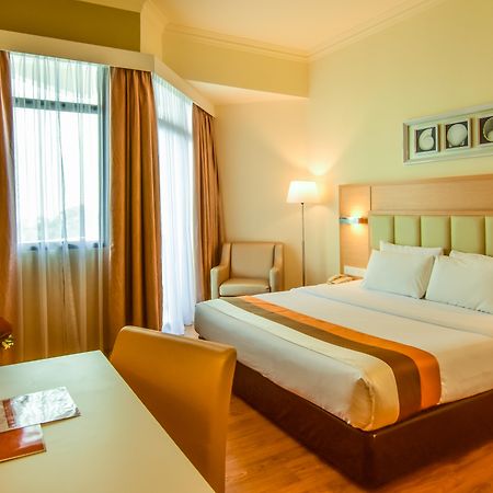 Hotel Sentral Seaview @ ​Beachfront Tanjung Bungah  Ngoại thất bức ảnh