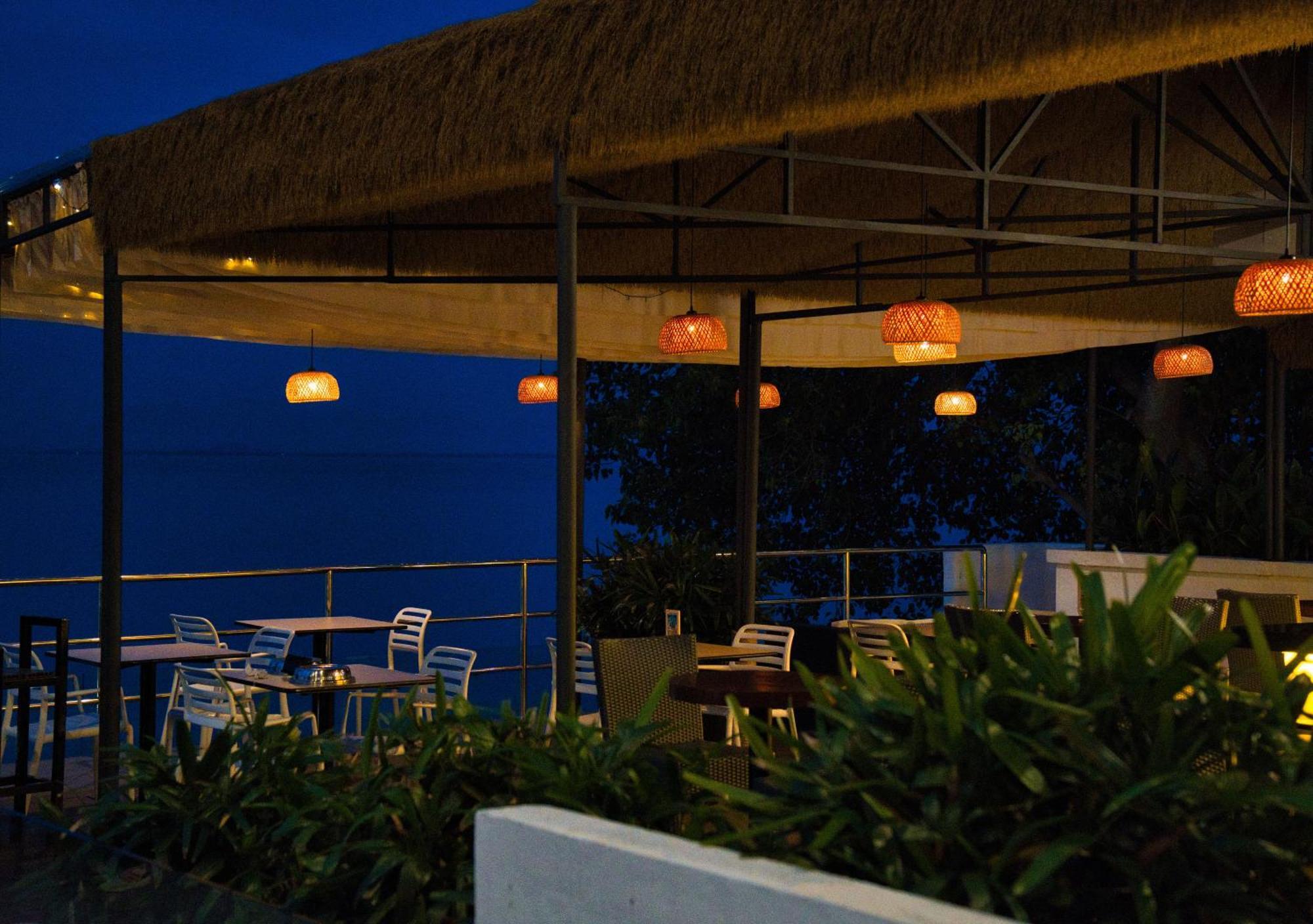 Hotel Sentral Seaview @ ​Beachfront Tanjung Bungah  Ngoại thất bức ảnh