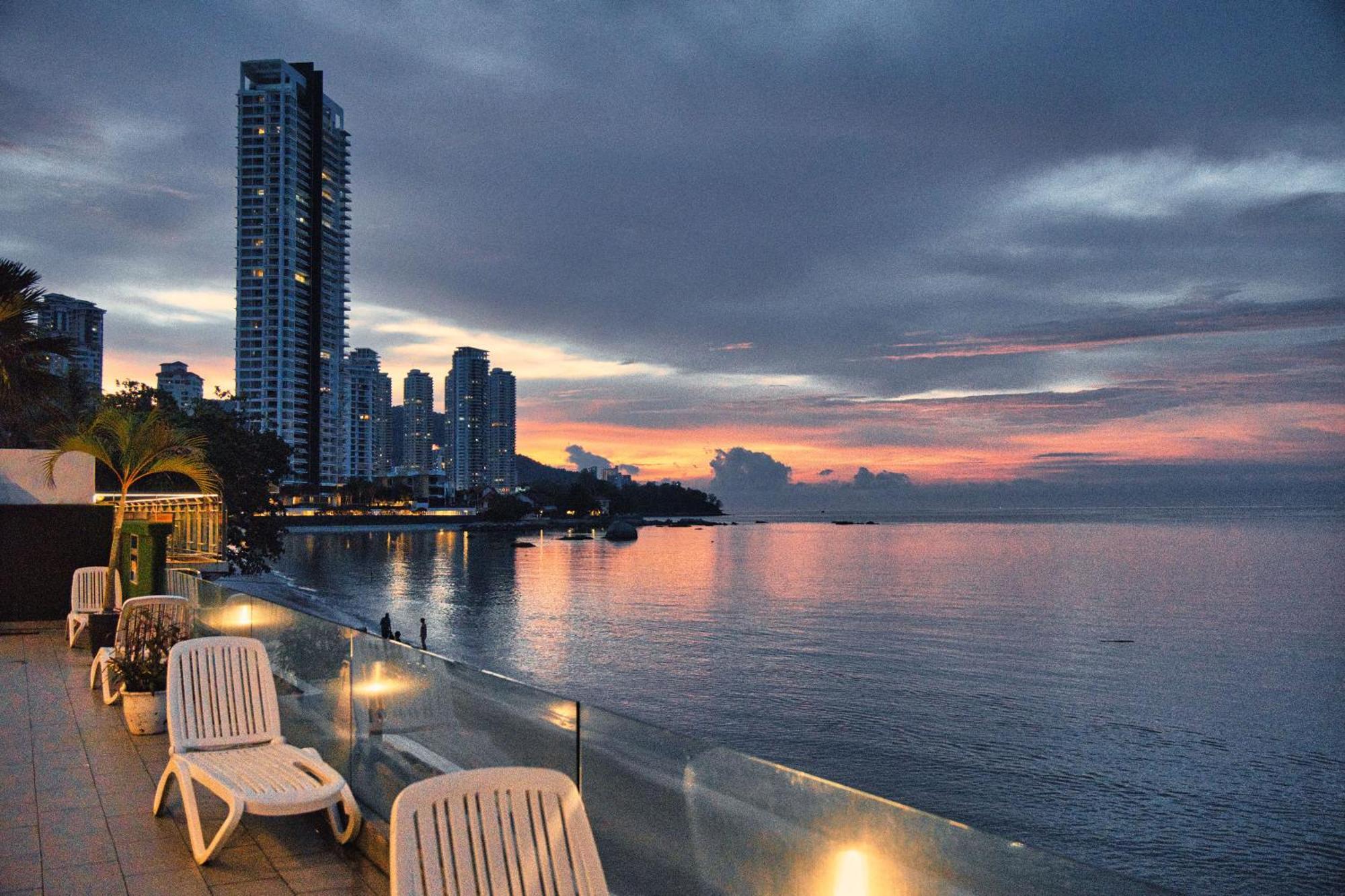 Hotel Sentral Seaview @ ​Beachfront Tanjung Bungah  Ngoại thất bức ảnh