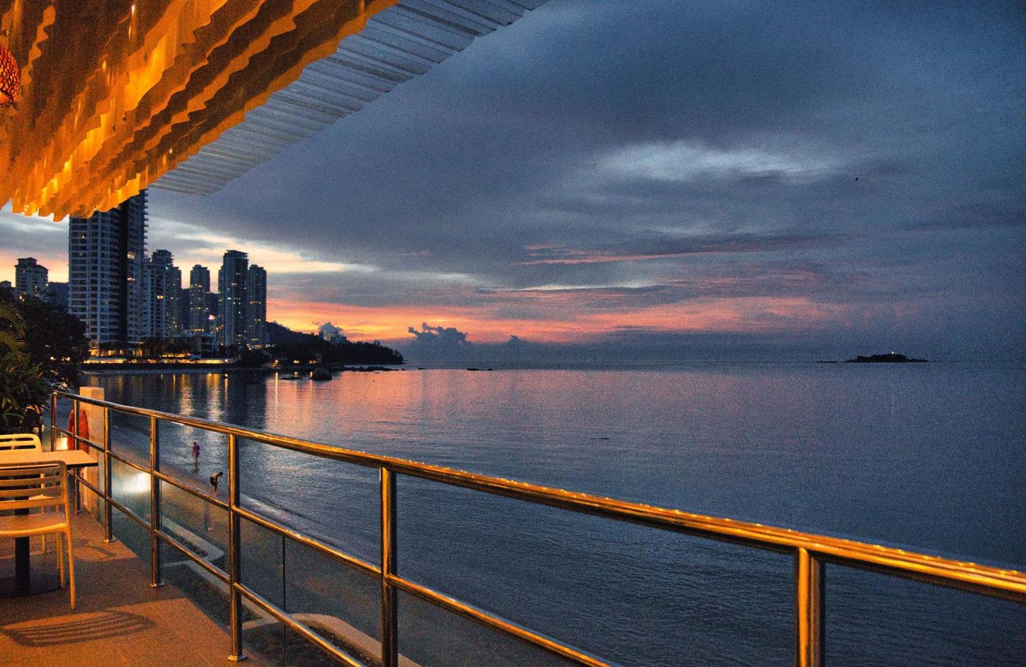 Hotel Sentral Seaview @ ​Beachfront Tanjung Bungah  Ngoại thất bức ảnh