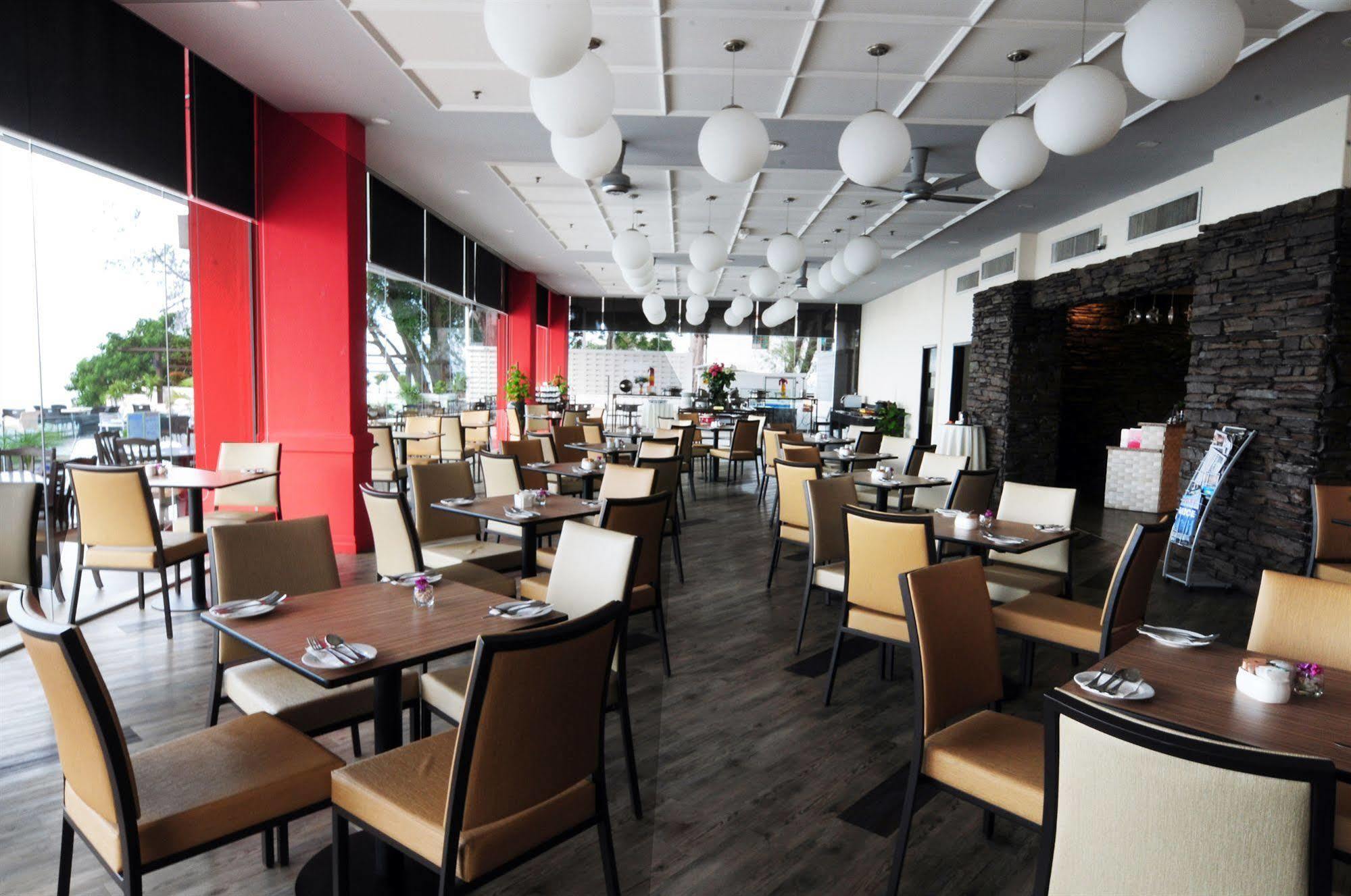 Hotel Sentral Seaview @ ​Beachfront Tanjung Bungah  Ngoại thất bức ảnh